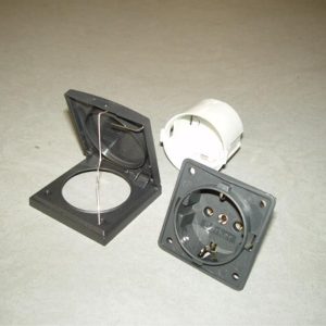 Enchufe de 220 V con tapa Dethleffs
