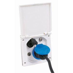 Toma exterior de 220/12 V y antena