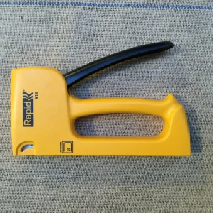 GRAPADORA MANUAL LIGERA RAPID R13 (GRAPAS 13/4 – 10 MM)