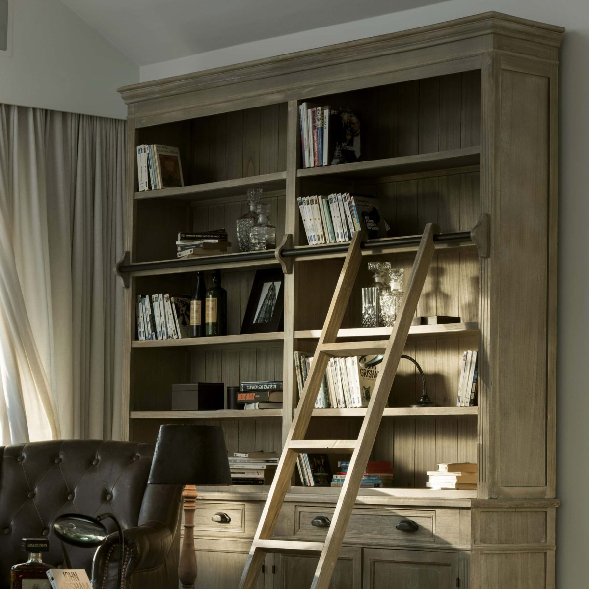 Librería Clásica en Natural con Escalera - Imagen 3